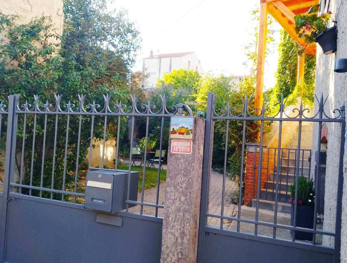La Maison De Thuy - Gite En Auvergne Gimeaux 外观 照片